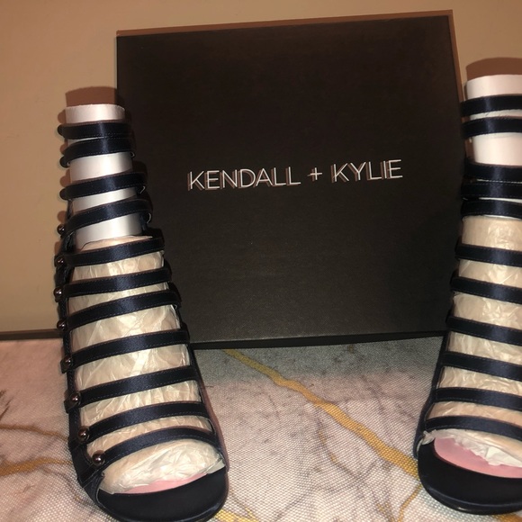 Navy blue; sexy, sassy, very classy shoe; with dark pewter hardware; - Picture 6 of 10